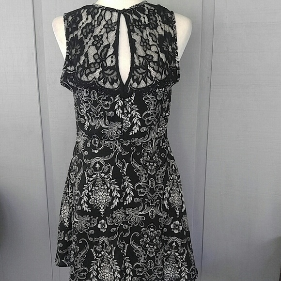 - Forever 21 black & white dress Lace S - Picture 2 of 5